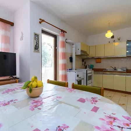 Tonia Apartment *